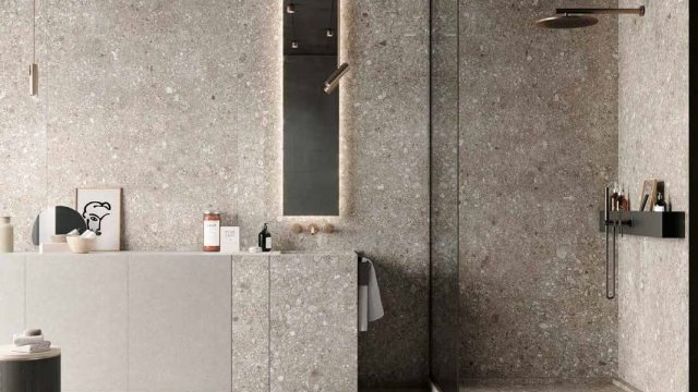 Sjednocený design v koupelně, aneb když souzní obklady s umyvadlem