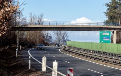 Zchátralý most nad D46 u Žešova opraví, ale auta už se na něj nevrátí