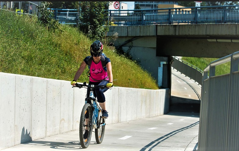 Projet na kole Zlínem je bezpečnější, pomohly nové podjezdy i úpravy ulic