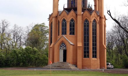 Unikátní novogotický templ v Krásném Dvoře zavřeli, po opravě do něj zatéká