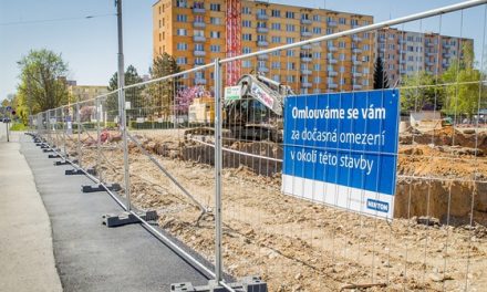 Stavbu důležité silnice v Budějovicích odsouvají problémy s hlukem