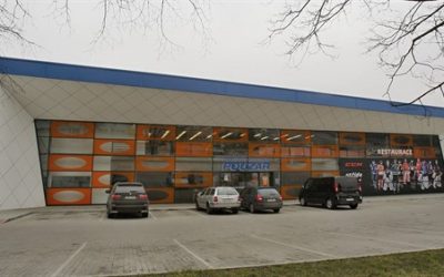 Hokejové centrum Pouzar koupil i s pozemkem podnikatel Lubor Stehlík