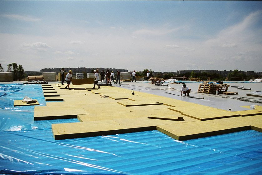 ISOVER představuje nové desky do plochých střech
