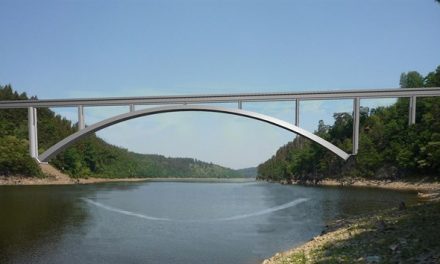 Most přes Orlík je opět památkou, na demolici se tak nejspíš nedostane