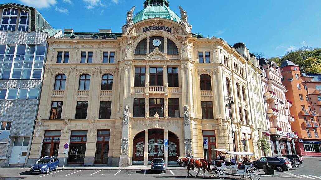 Budovu bývalé Sparkasse ve Varech koupila za 100 milionů česká společnost