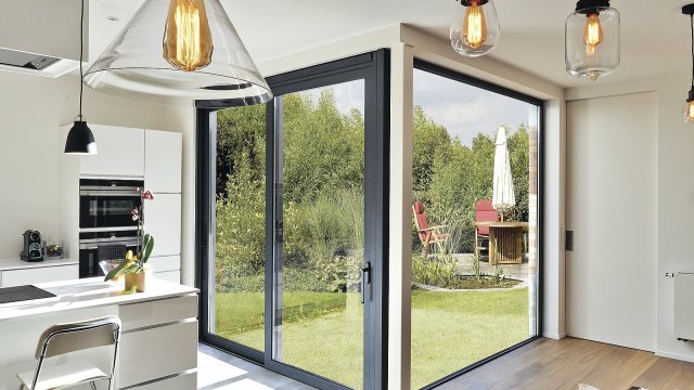 Starými okny může z domácnosti unikat až polovina tepla