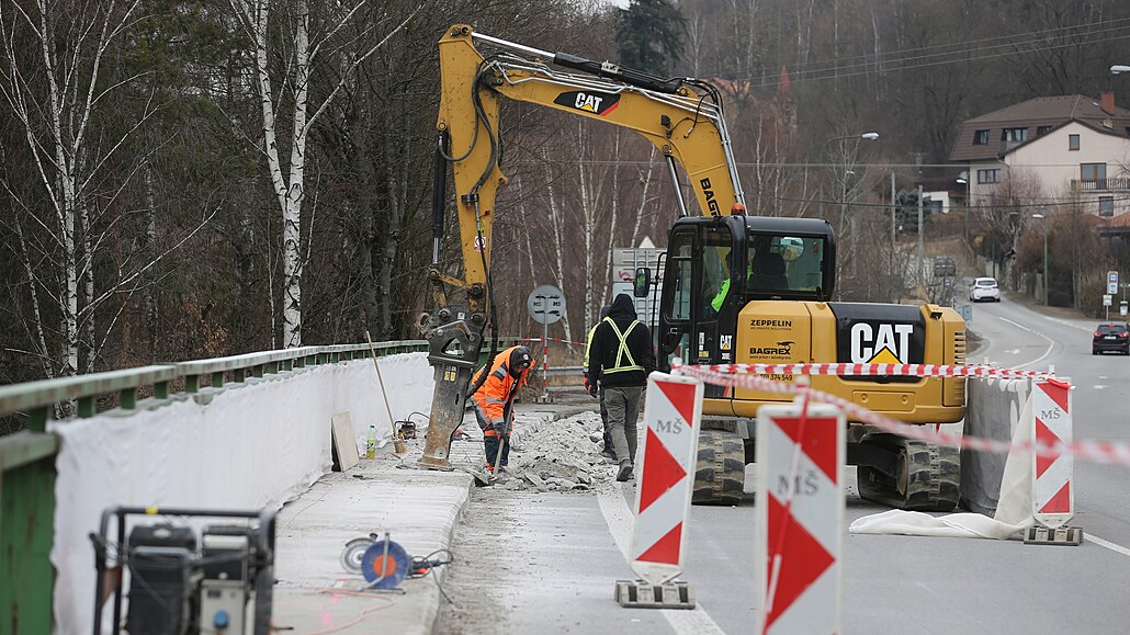 Oprava dálničního přivaděče u jihlavského Lesnova začala na mostě