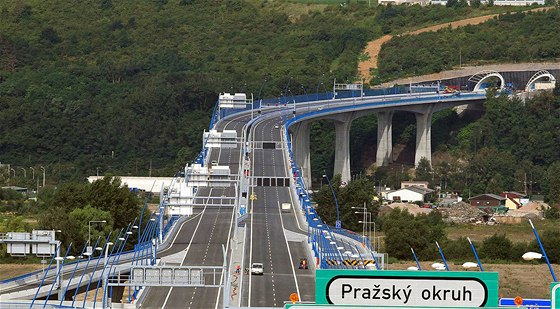 Běchovice odhluční od Pražského okruhu až 45 metrů vysoký val s lesoparkem