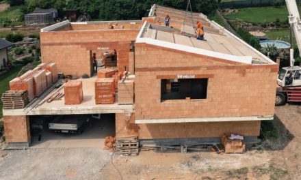 Dnešní domy z pohledu uživatele: Cihla díky ucelenému stavebnímu systému šetří náklady a eliminuje chyby při realizaci